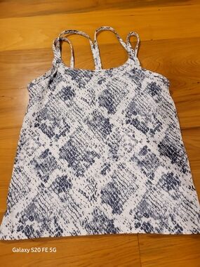 PINK Victoria's Secret White and Blue And Grey Snake-Print Athletic Tank